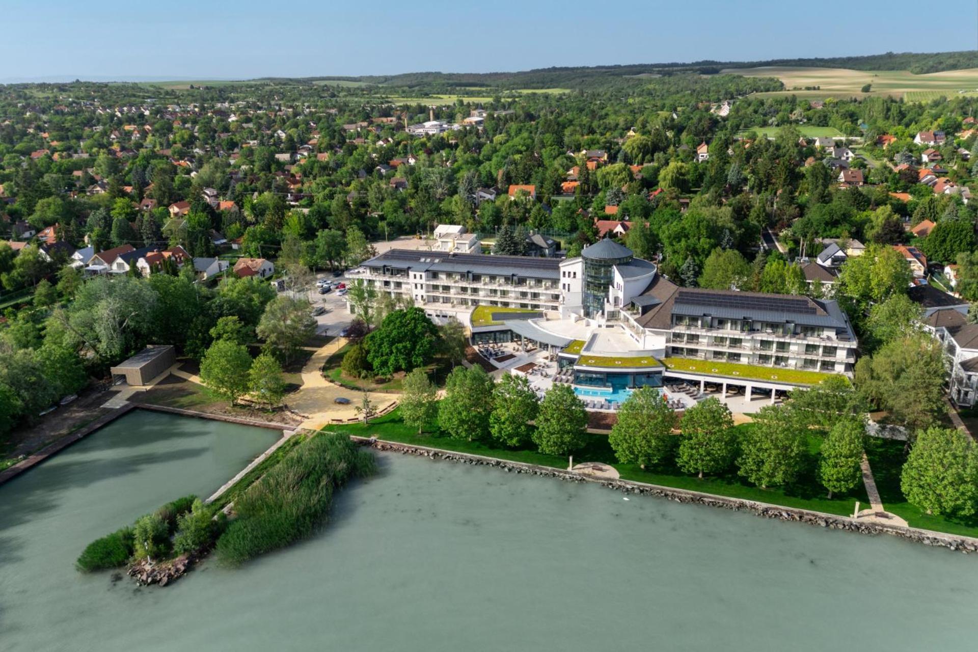 Kenese Bay Garden Resort & Conference Balatonkenese Luaran gambar