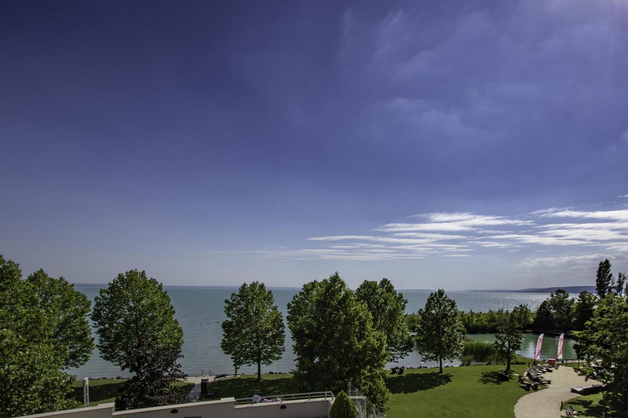 Kenese Bay Garden Resort & Conference Balatonkenese Luaran gambar